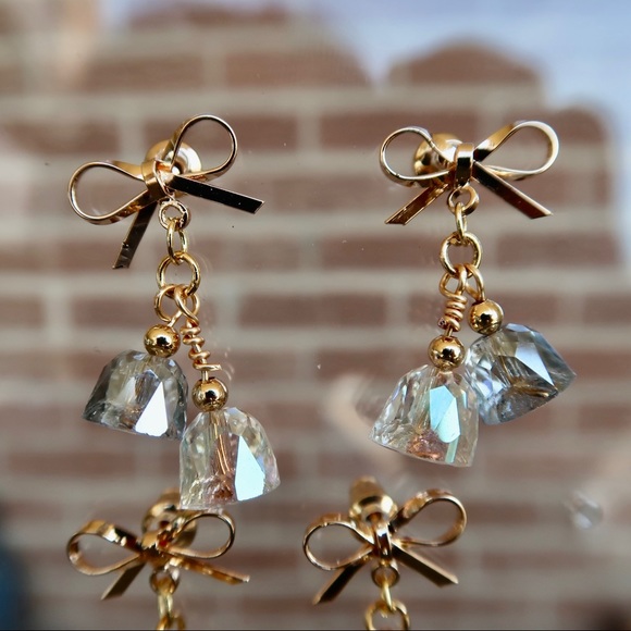 Handmade Crystal Bell Ribbon Earring - Picture 4 of 8